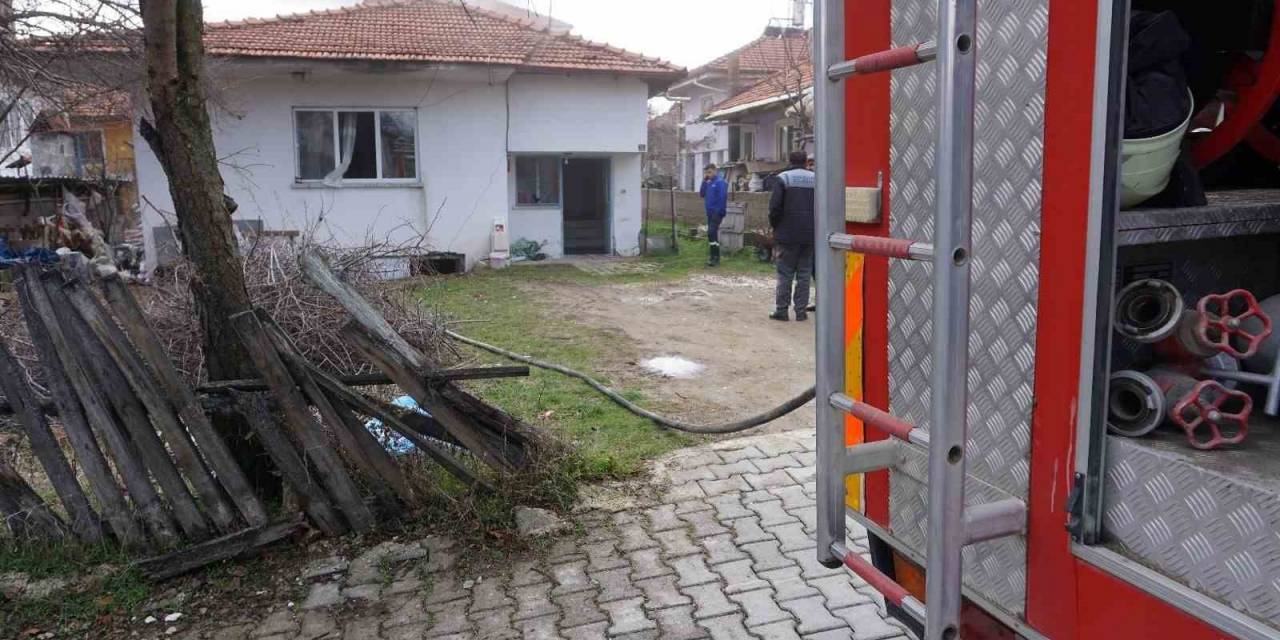 Burdur’da Sobadan Çıkan Yangında Evde Maddi Hasar Oluştu