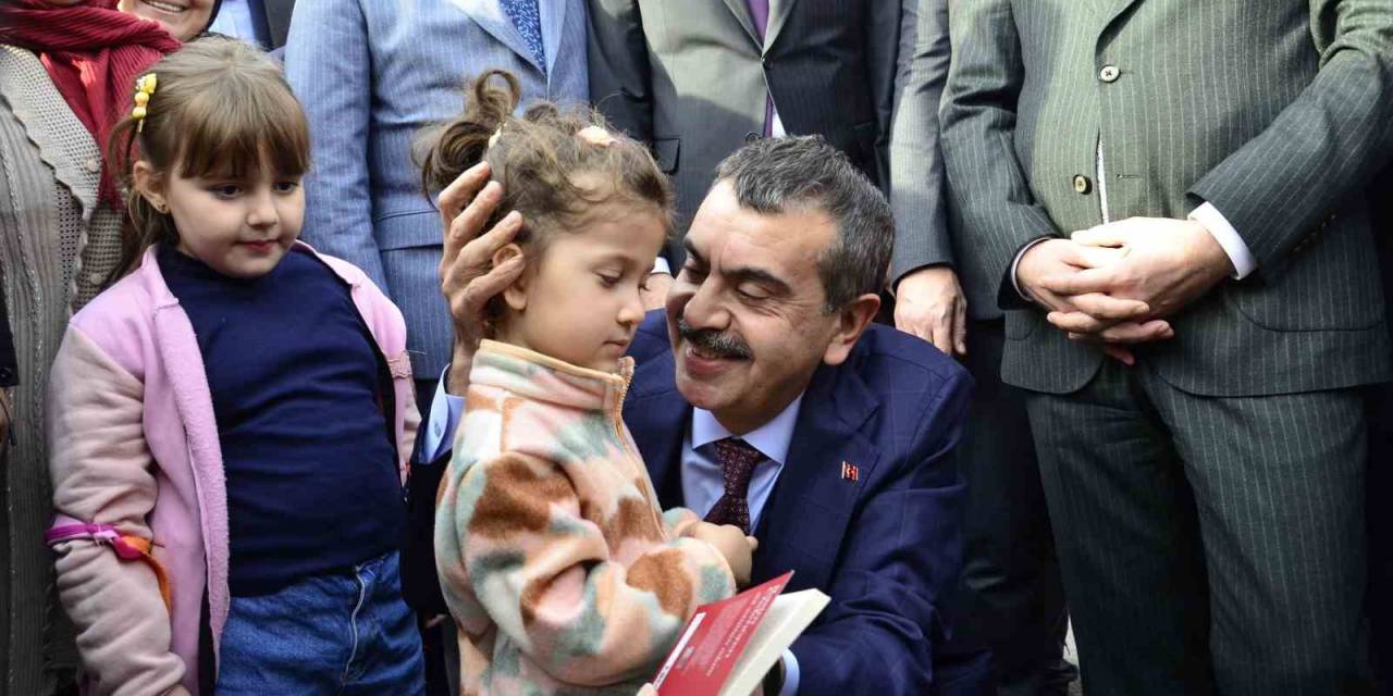 Bakan Tekin: "Tatilde Çocuklarımızın Yanında Dijital Bağımlılıklarımızdan Vazgeçelim, Onlarla Vakit Geçirelim"