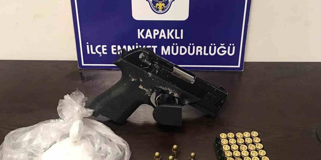 Otomobili Bırakıp Polisten Kaçarken, Kıskıvrak Yakalandılar