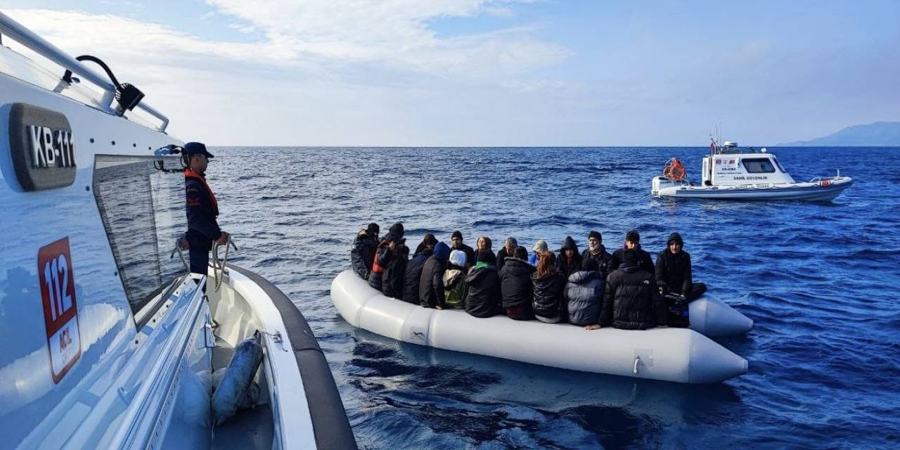 Ayvacık Açıklarında 37 Kaçak Göçmen Yakalandı