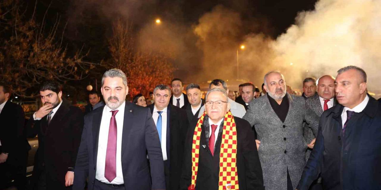 Başkan Büyükkılıç, Ankara Dönüşü Coşkuyla Karşılandı