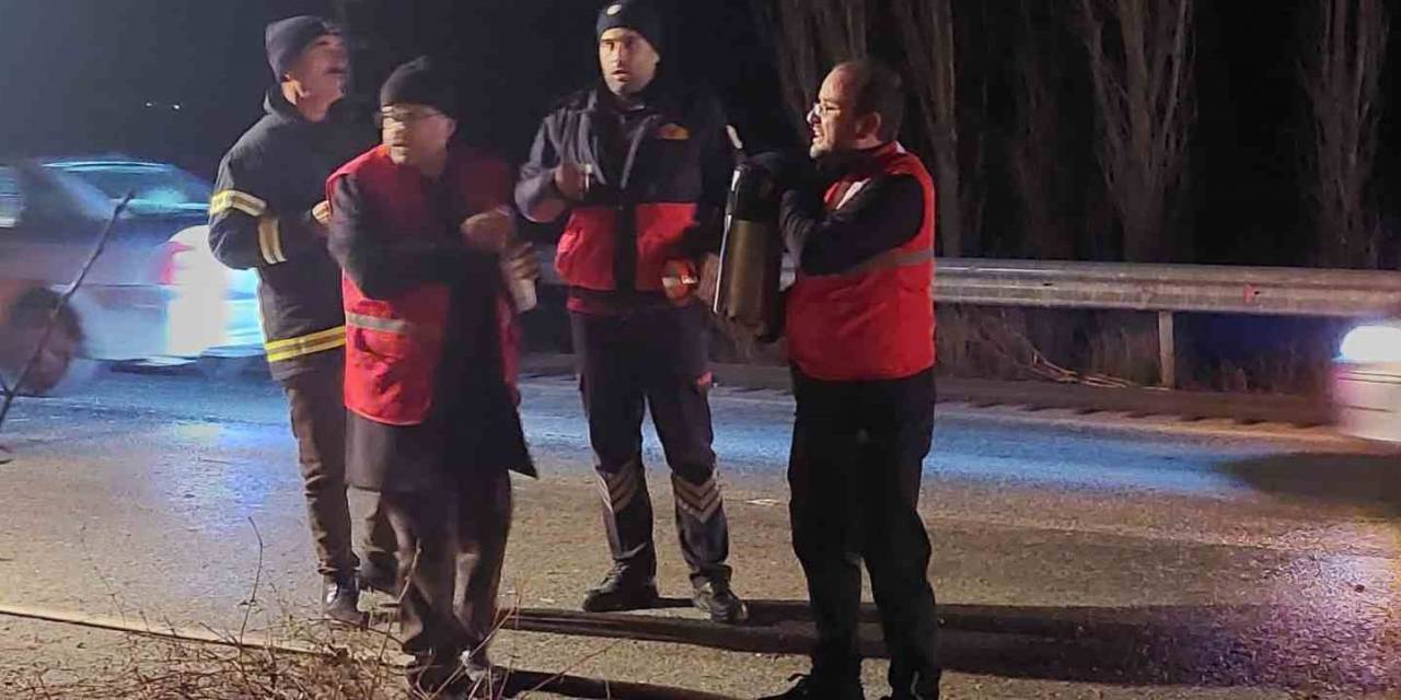 Yolda Mahsur Kalanlara Kumanya Yardımı