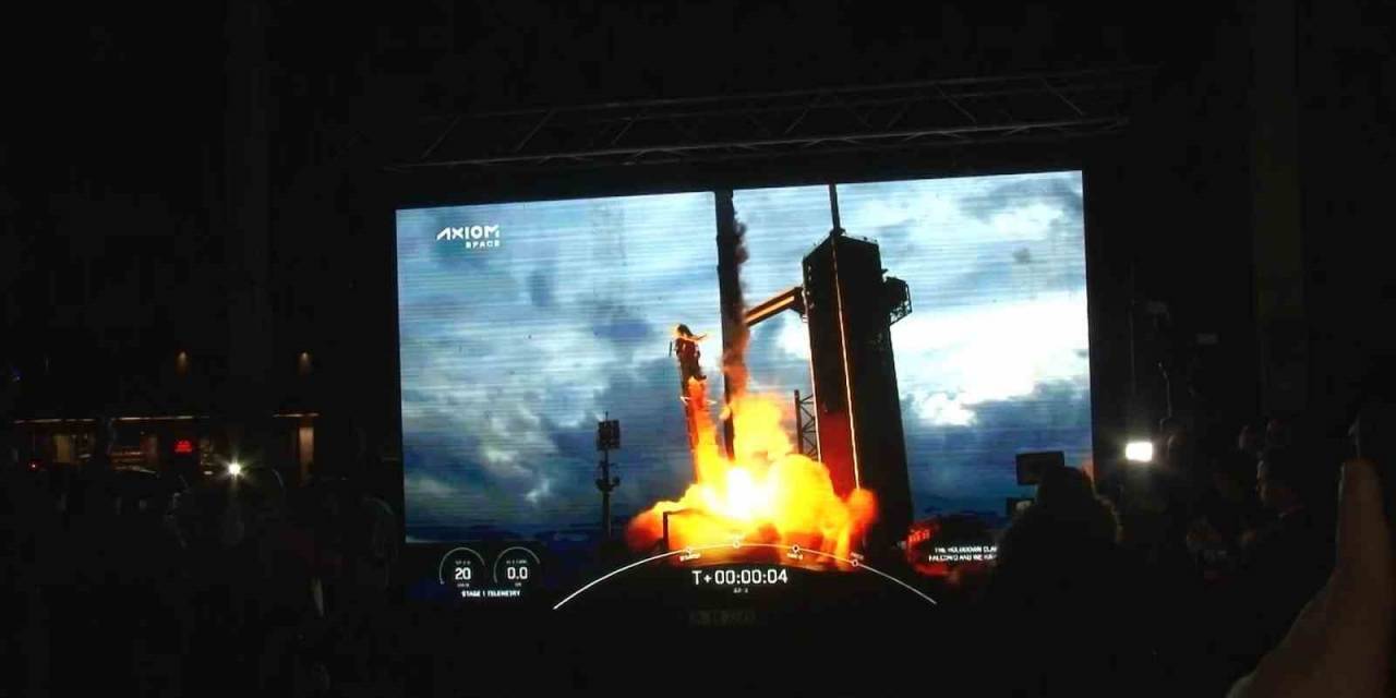 Türkiye’nin Uzay Yolculuğu Başladı: İstanbullular Taksim Meydanı’nda Canlı İzledi