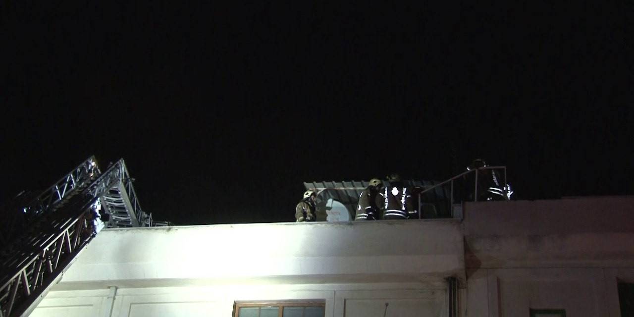 Ümraniye’de Ahşap Üretim Merkezindeki Yangında 1 Kişi Dumandan Etkilendi