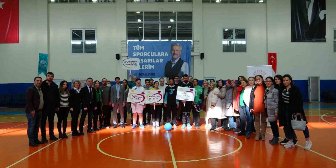 Göz Bantlı Empati...görme Engelliler Görenlerle Kıran Kırana Maç Yaptı