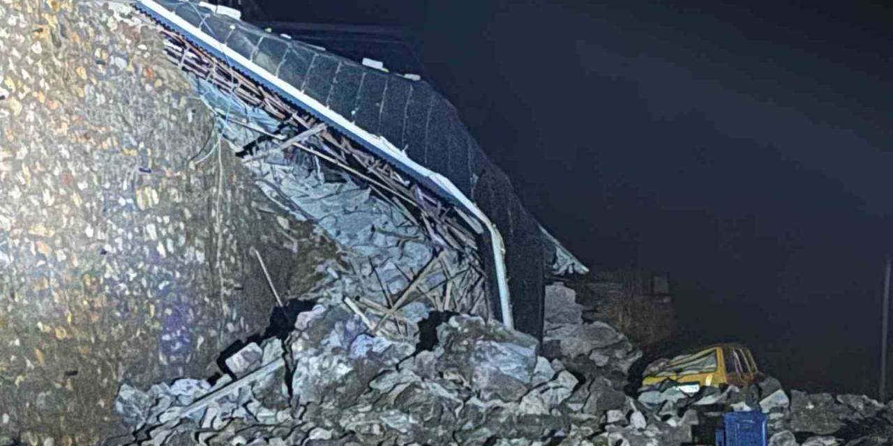 İstinat Duvarı İle Üzerinde Bulunan 2 Katlı İnşaat Halindeki Ev Göçtü