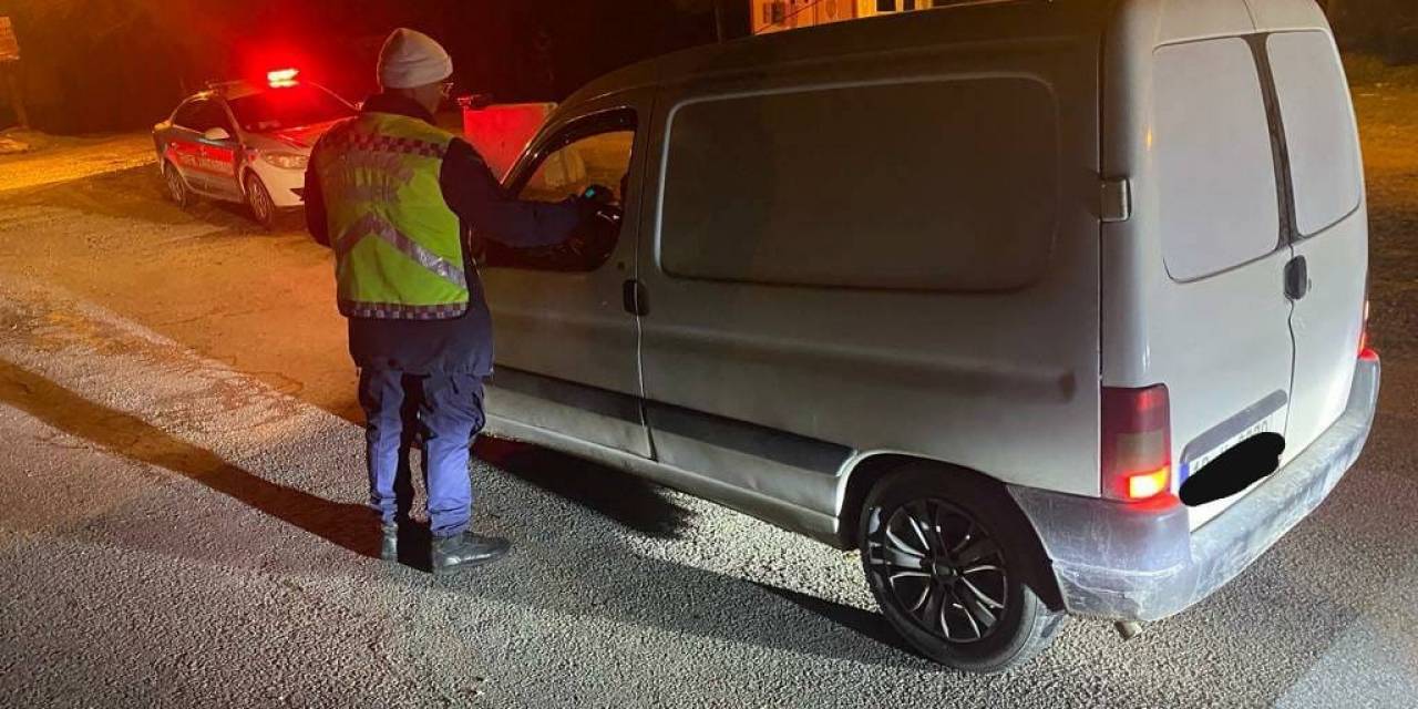 Balıkesir’de Jandarma 8 Aranan Şahsı Yakalandı