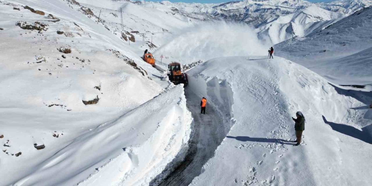 Şırnak’ta Kar Kalınlığı 2 Metreyi Geçti