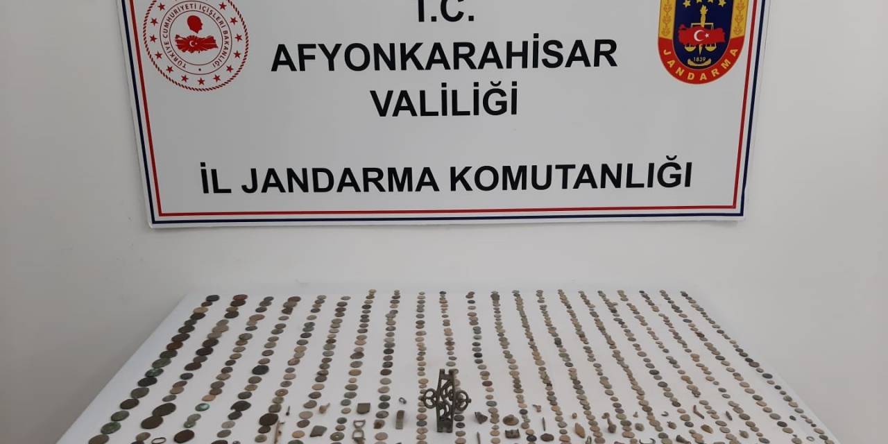 Mezarlık İşçisinin Evinden Yüzlerce Tarihi Sikke Çıktı