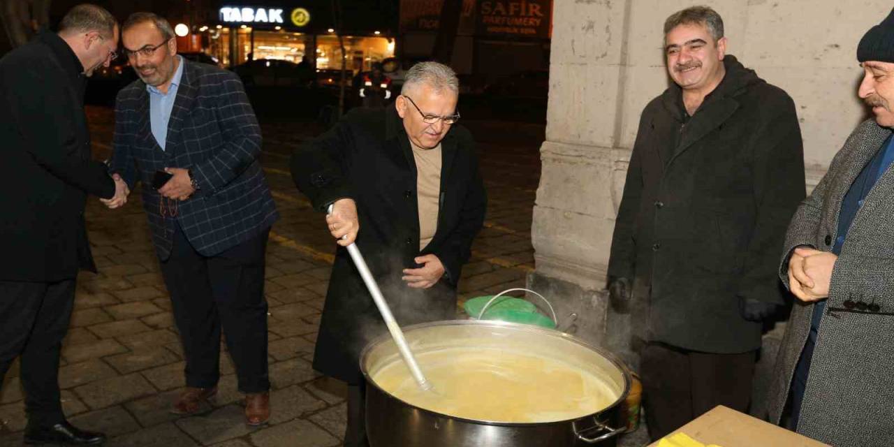 Başkan Büyükkılıç, Sabahın İlk Işıklarında Hemşehrileriyle Buluştu