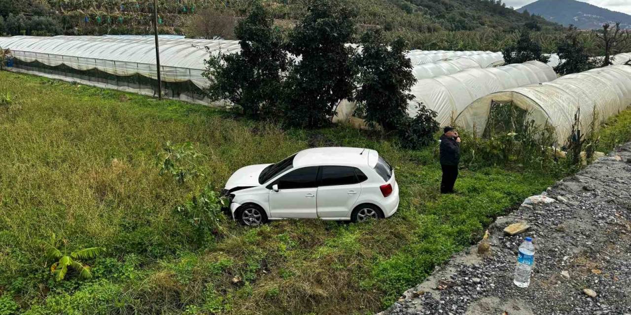 İstinat Duvarını Aşıp Tarlaya Uçtu