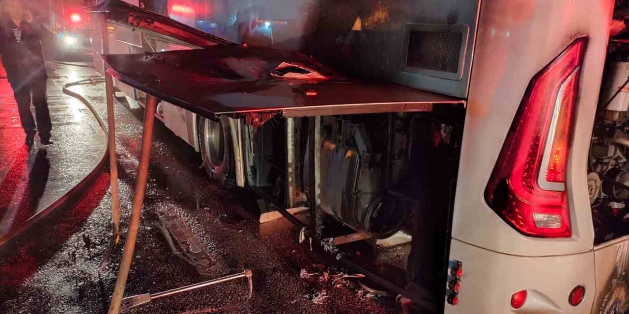 Seyir Halindeki Otobüste Çıkan Yangın Korkuttu