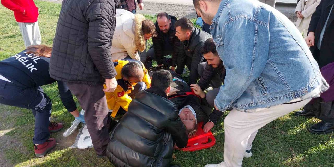 Yoldan Çıkan Araç Su Kanalından Karşıya Geçti: 2 Yaralı