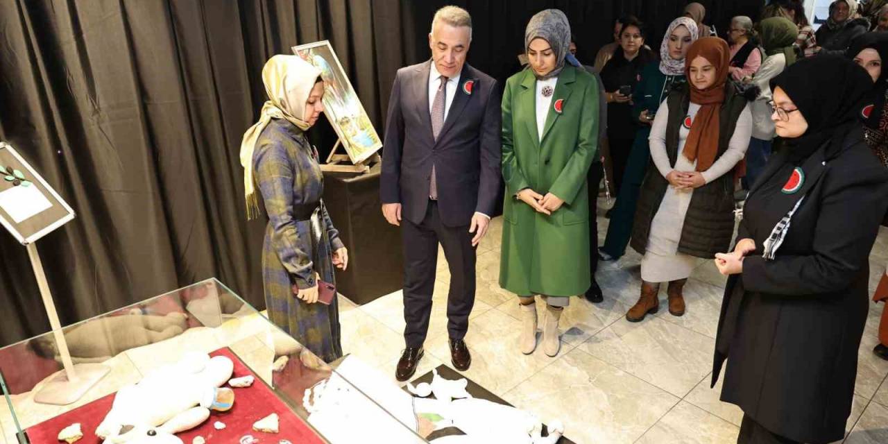 Sultangazili Kadınlardan Özgür Filistin Sergisi