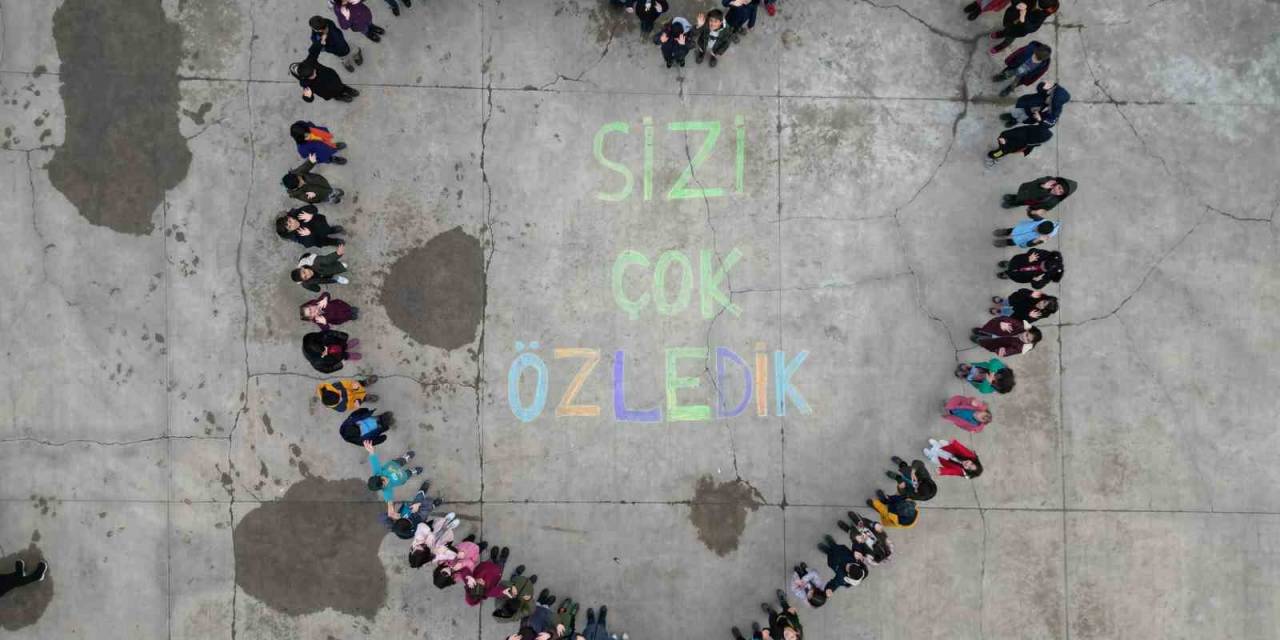 Kanser Tedavisi Gören Okul Müdürüne Öğrencilerinden Anlamlı Mesaj