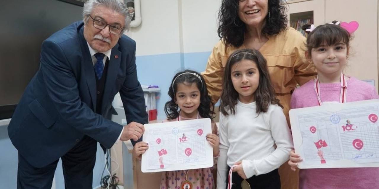 Belediye Başkanı Kaya, Öğrencilerin Karne Sevincini Paylaştı