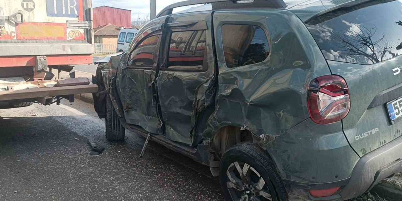 D-650’de Korku Dolu Anlar: Tır, Otomobili 20 Metre Sürükledi