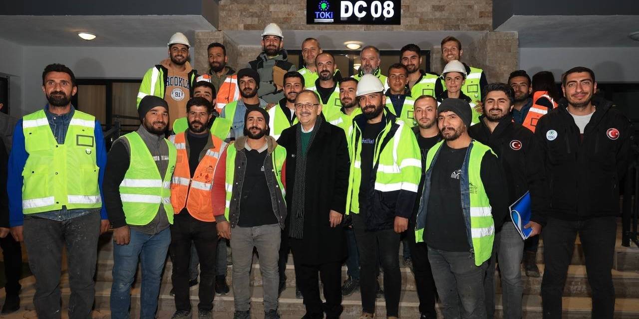 Bakan Özhaseki: “Depremden Etkilenen 11 Şehrimizde 930 Şantiyede, 110 Bin 450 Çalışma Arkadaşımızla 7 Gün 24 Saat Yağmur Çamur Demeden Tüm Gayretimizle Sahadayız”