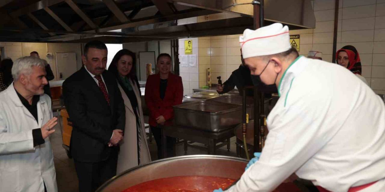 Vali Osman Hacıbektaşoğlu’ndan Aşevine Ziyaret