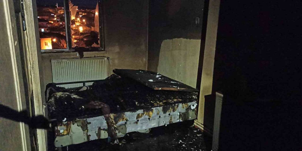 Prizde Takılı Gece Lambası Yangına Neden Oldu