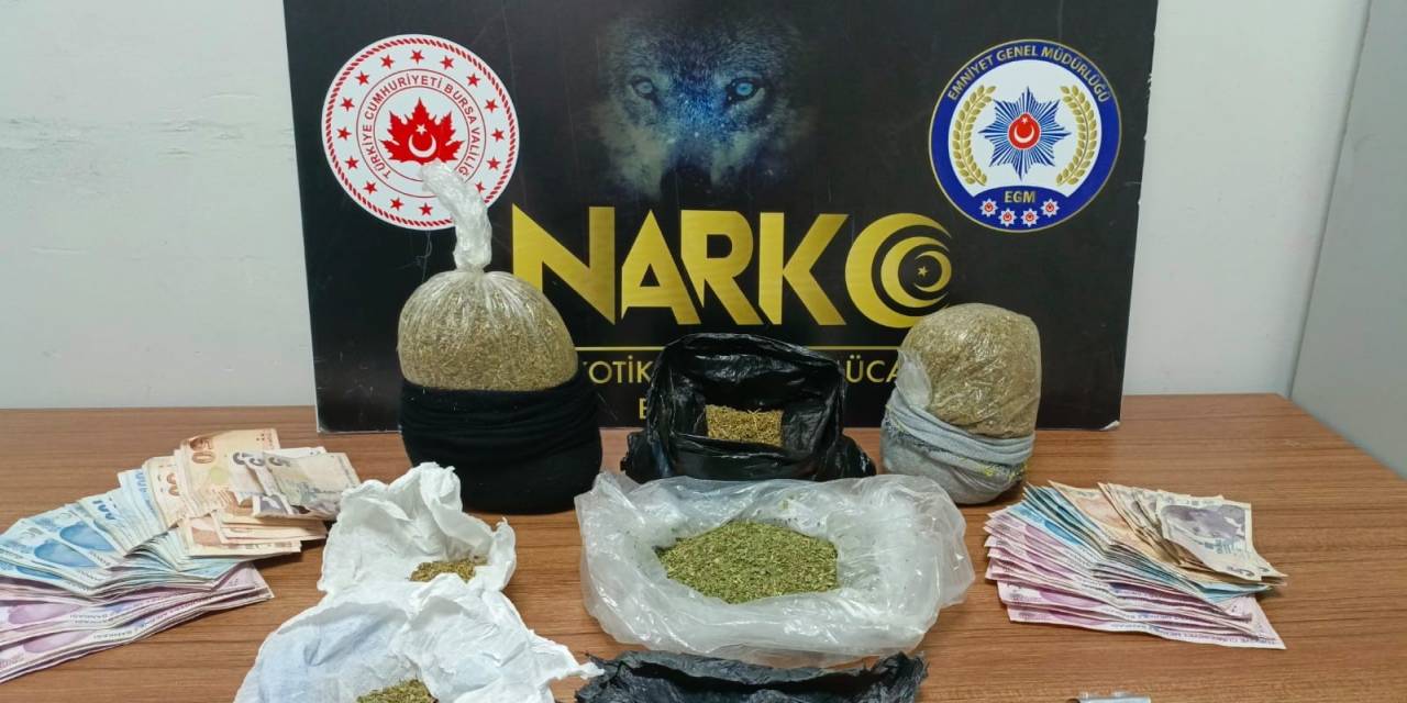 Uyuşturucuyu İç Çamaşırlarında Sakladılar: Karı-koca Tutuklandı