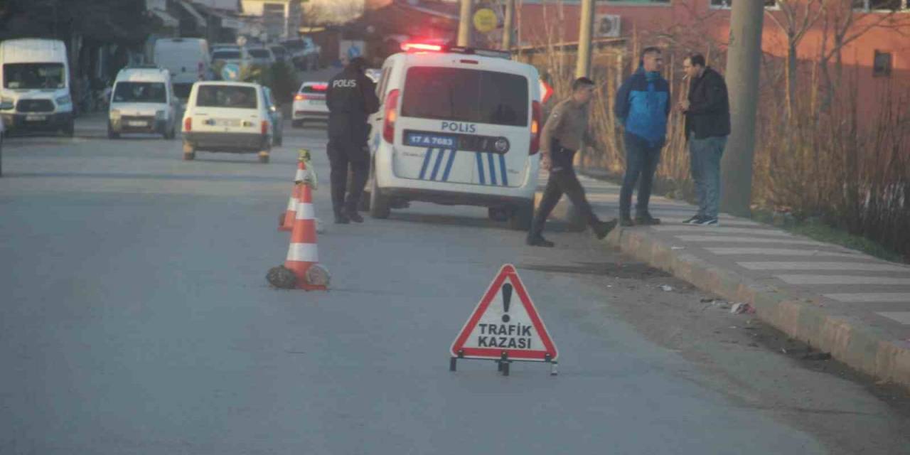 Bayramiç’te Motosiklet Yayaya Çarptı: 3 Kişi Metrelerce Savruldu