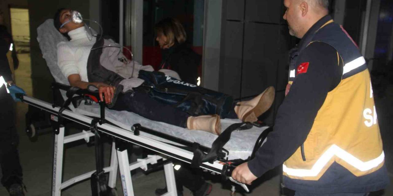 Genç Kızların Kavgası Kanlı Bitti: 1 Yaralı