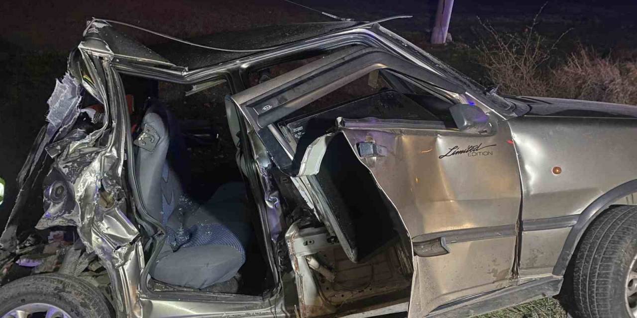 Otomobil İle İşçi Servisi Çarpıştı: 7 Yaralı