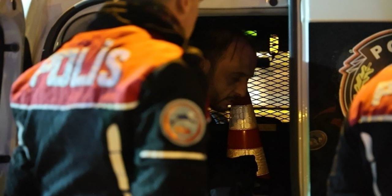 Kovalamacada Aracını Bırakıp Kaçmaya Çalışan Şüpheli Polise Yakalandı: “3 Kere Tabanca Yakalattım”