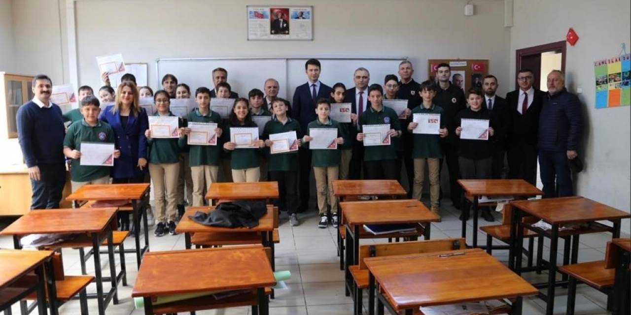 Arhavi’de Kahreden Ölüm: Karne Aldığı Gün Annesiyle Birlikte Kazada Hayatını Kaybetti