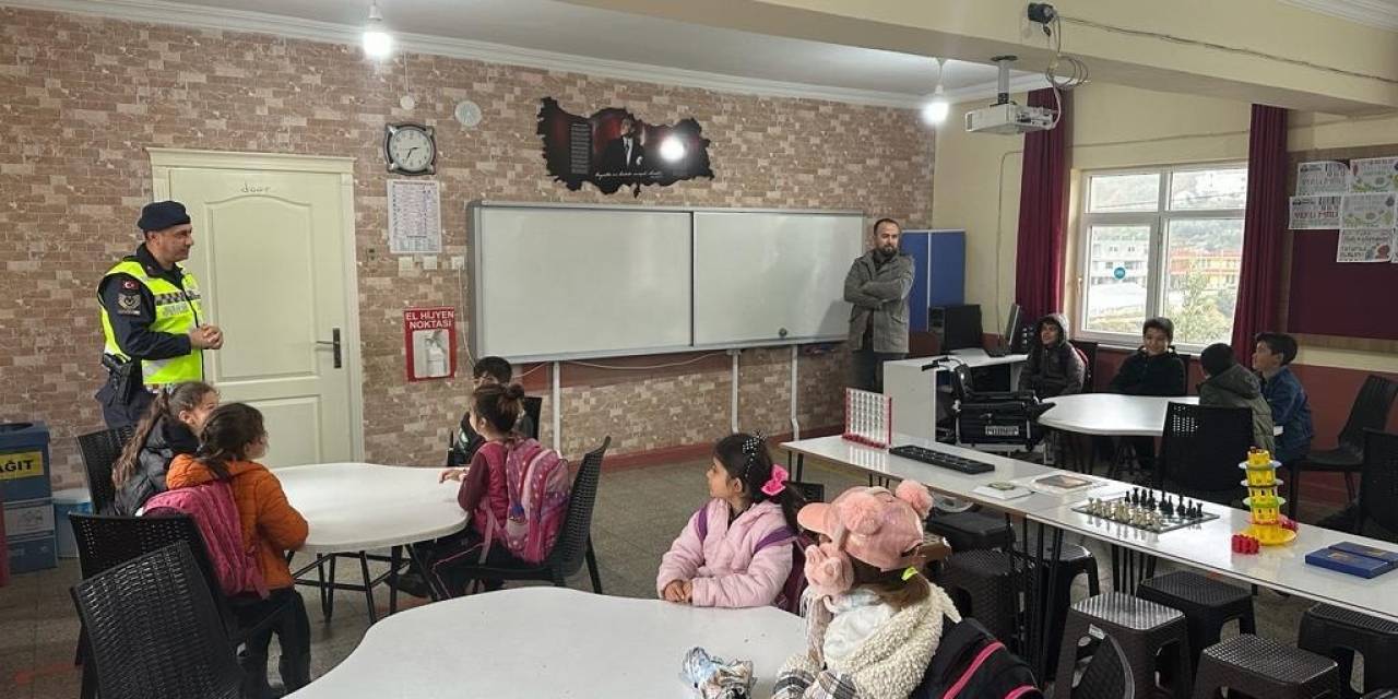 Jandarmadan Öğrencilere Trafik Semineri