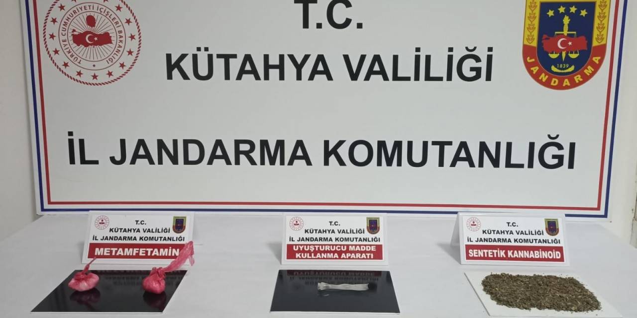 Kütahya’da Jandarmanın Durdurduğu Şüpheli Araçta Uyuşturucu Madde Ele Geçirildi