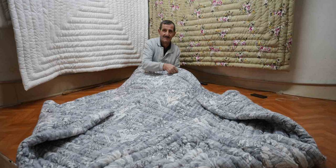 İğne İpliği 53 Yıldır Elinden Düşürmedi: Unutulmaya Yüz Tutummuş Yorgancılığın Son Temsilcilerinden