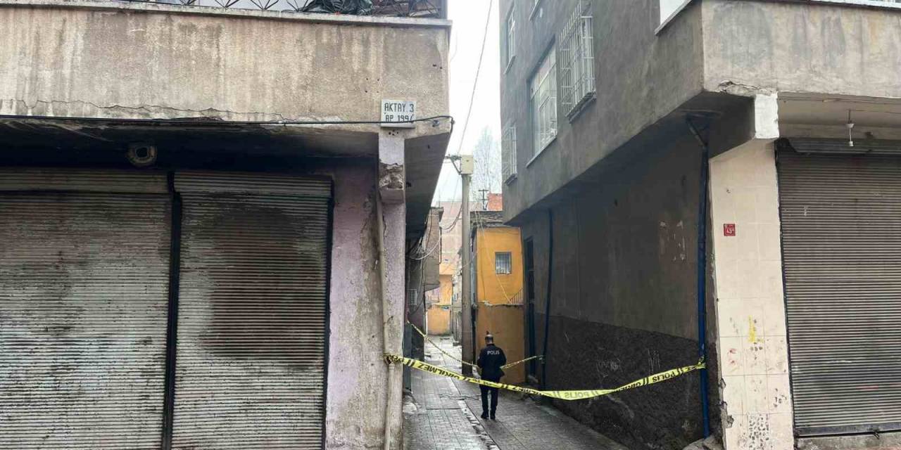 Diyarbakır’da Çıkan Ev Yangınında Baba Feci Şekilde Öldü, Oğlu Dumandan Zehirlendi