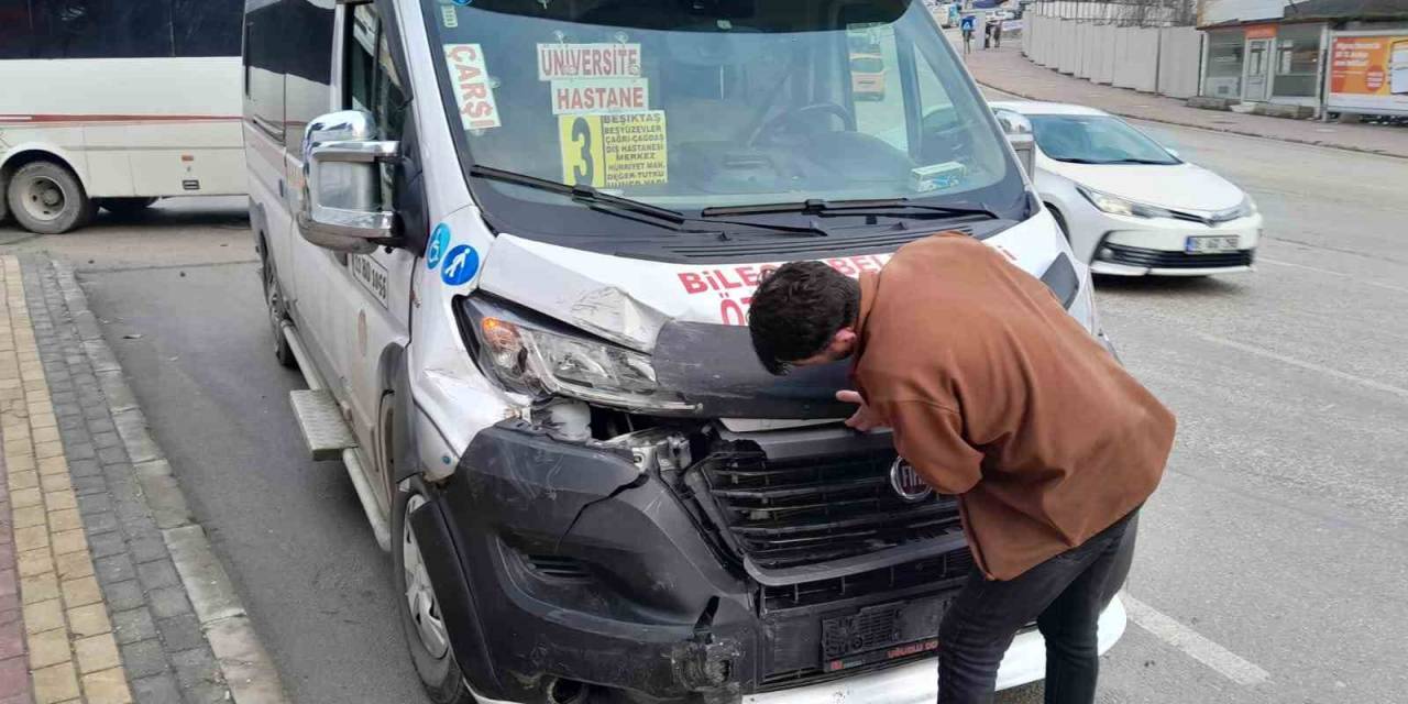 Bilecik’te Minibüs İle Midibüsün Çarpışması Sonucu 1 Kişi Yaralandı