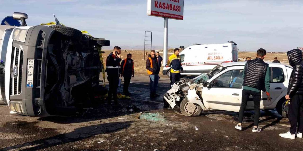 Niğde’de Kamyonet İle Otomobil Çarpıştı: 1 Ölü, 5 Yaralı