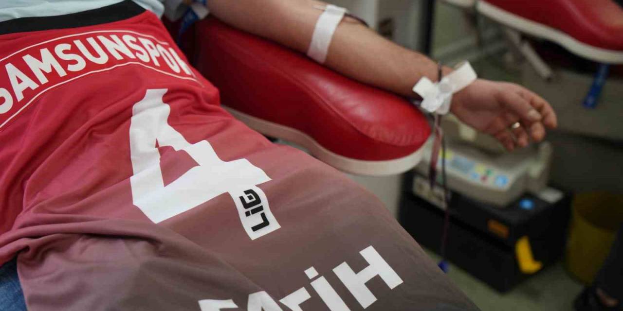 Kan Bağışlayan Taraftarlara Samsunspor Forması Ve Maç Bileti Hediye Edildi