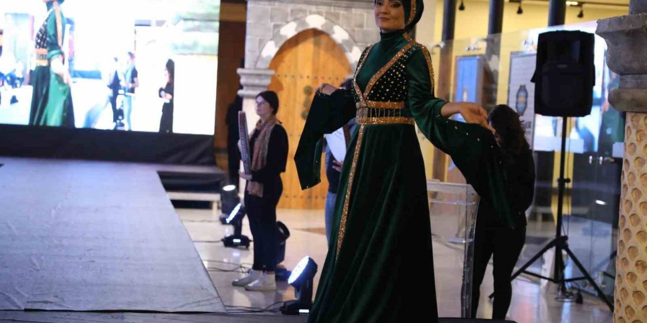 Yöresel Kıyafetler Ve Moda Tasarım Yarışması Düzenlendi