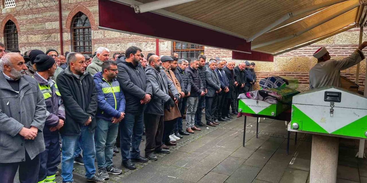 Feci Kaza Hayatlarını Kaybeden Aile Son Yolculuğuna Uğurlandı