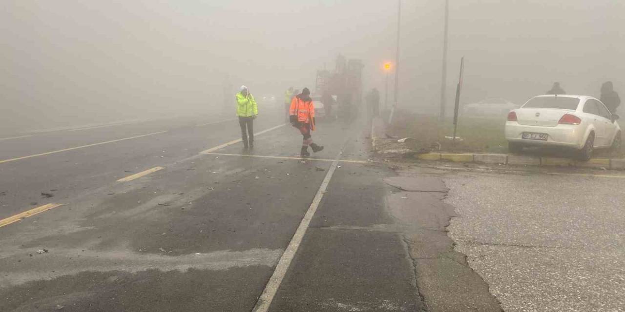 Bolu Dağı’nda Sis Nedeniyle 3 Araç Birbirine Çarptı: 1 Yaralı