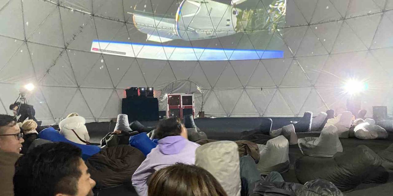 Taksim Meydanı’nda Uzay İstasyonu’nda Alper Gezeravcı Canlı Takip Edildi