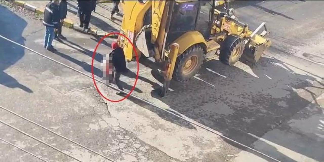 Kahreden Kazada Yeni Görüntü: İş Makinesinin Altında Kalan Çocuk Böyle Kurtarıldı