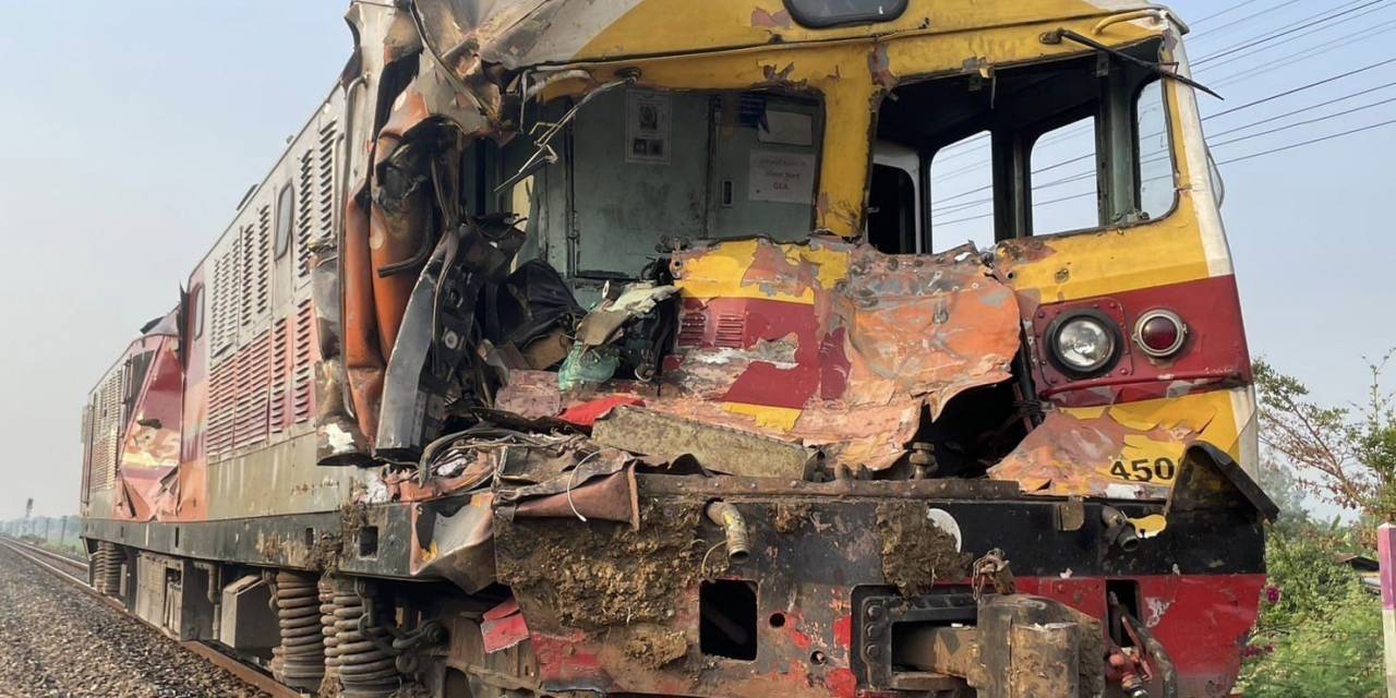 Tayland’da Yolcu Treni Hemzemin Geçitteki Vince Çarptı: 1 Ölü, 5 Yaralı