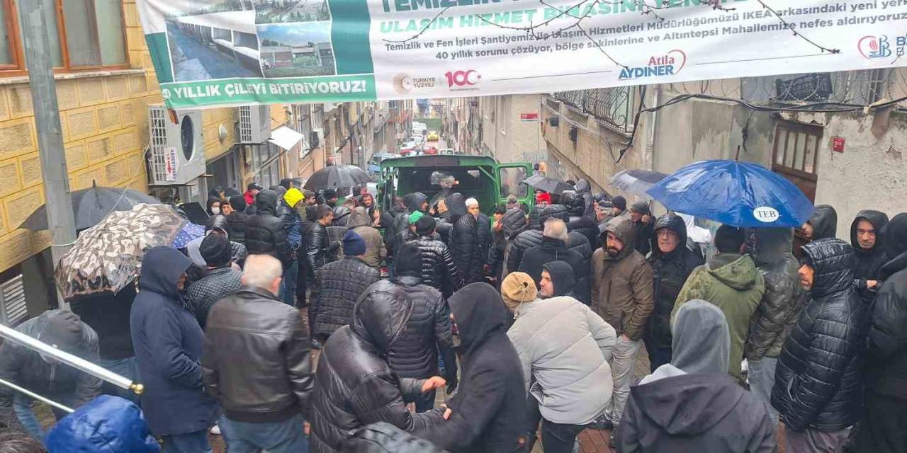 Bayrampaşa’da Erkek Arkadaşı Tarafından Uzi İle Öldürülen Nazlı Elmas Son Yolculuğuna Uğurlandı