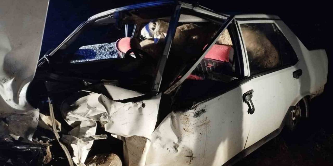 Tofaş’ın Hurdaya Döndüğü Kazada 3 Kişi Yaralandı