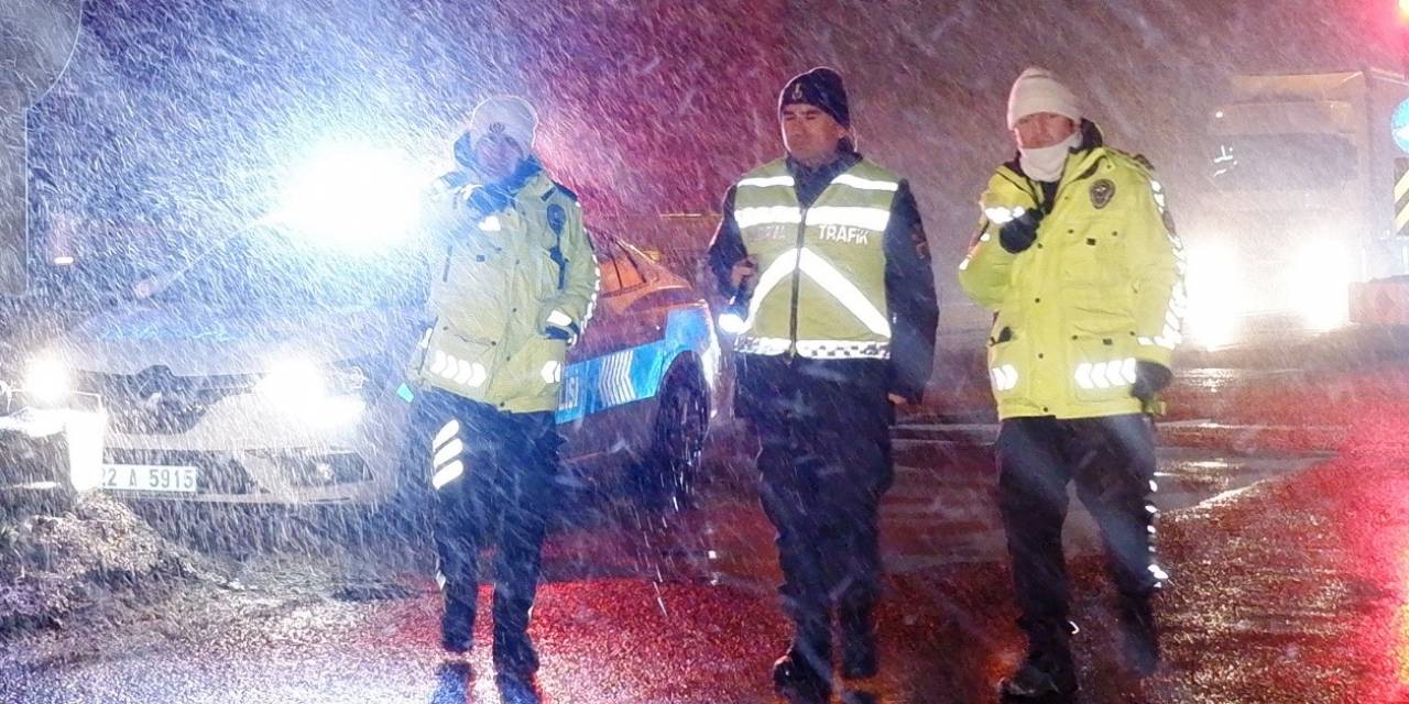 Kar Yağışı Balkanlar’dan Yurda Girdi: Göz Gözü Görmüyor