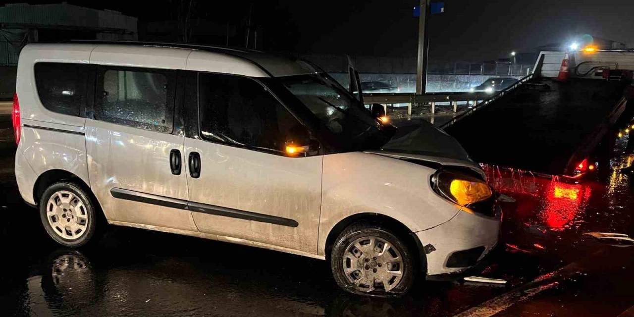 Başakşehir’de 3 Aracın Karıştığı Zincirleme Trafik Kazası: 1’i Ağır 3 Yaralı