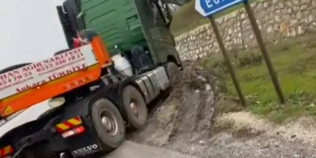 Kayan Tır D-100 Karayolu’nu Ulaşıma Kapattı