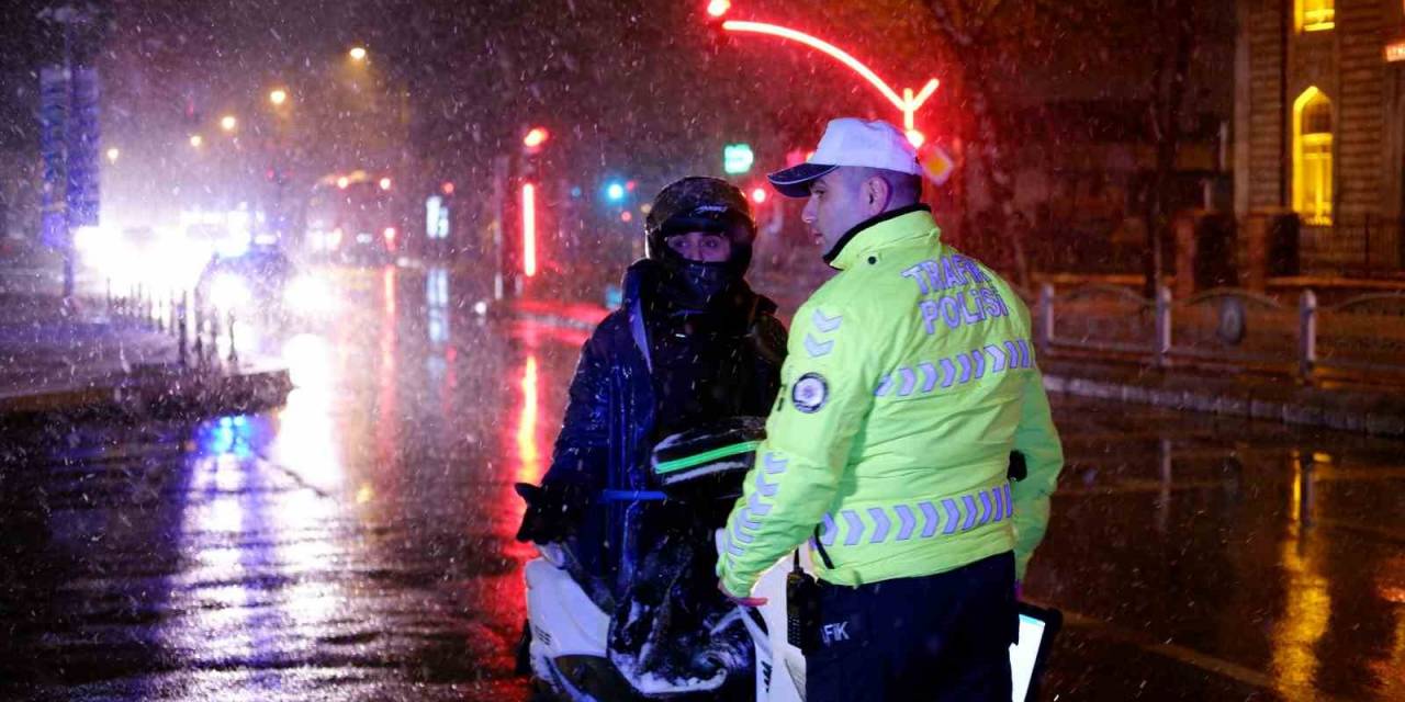 Uygulama Noktasından Kaçan Motosikletli Kamerada