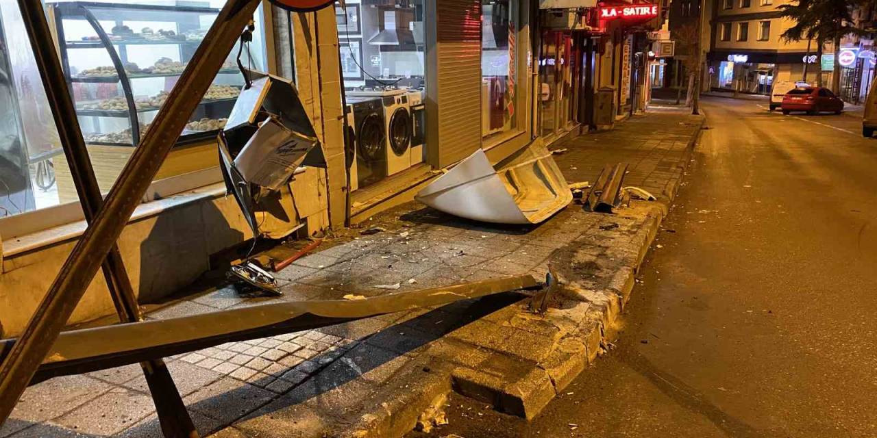 Alkollü Sürücü Pastanenin Duvarına Çarparak Durabildi